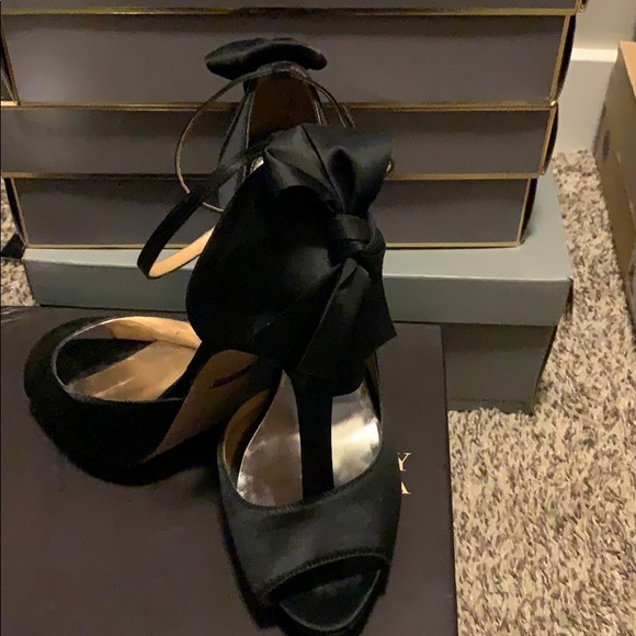 Badgley Mischka Shoes - Badgley Mischka peep toe heels